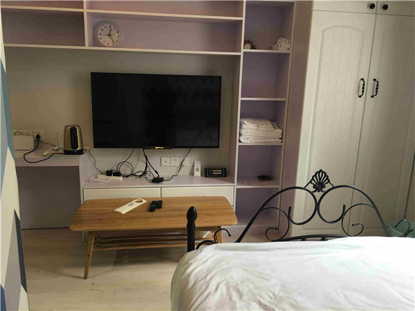 Shanghai studio for rent on Jing an West nan jing road for expats