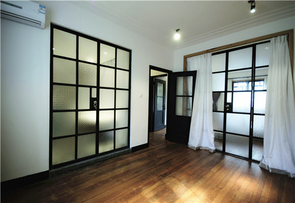 Shanghai old apartment for rent Xintiandi and French Concession